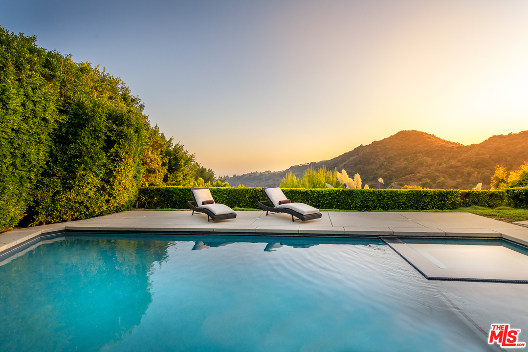 2187 Summitridge Drive Beverly Hills, CA 90210 - Photo 5 of 43