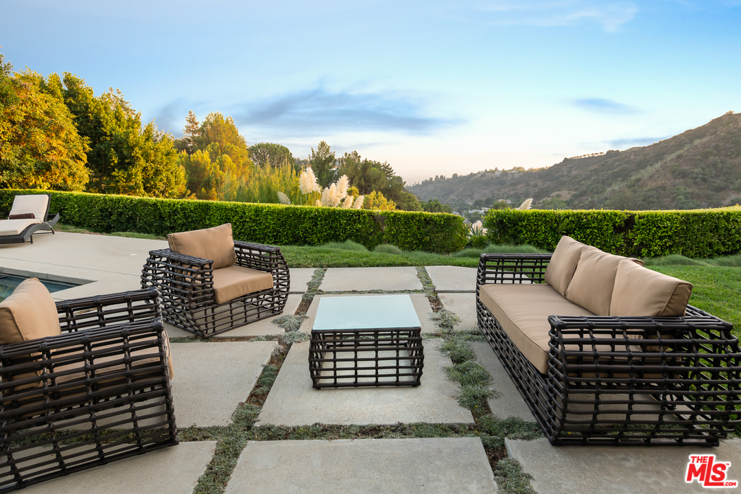 2187 Summitridge Drive Beverly Hills, CA 90210 - Photo 41 of 43