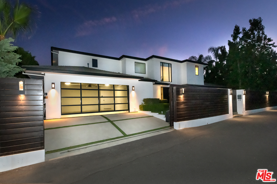 2187 Summitridge Drive Beverly Hills, CA 90210 - Photo 42 of 43