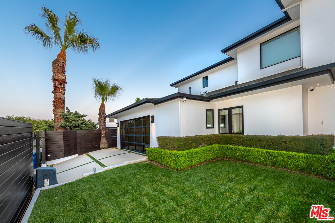 2187 Summitridge Drive Beverly Hills, CA 90210 - Photo 8 of 43