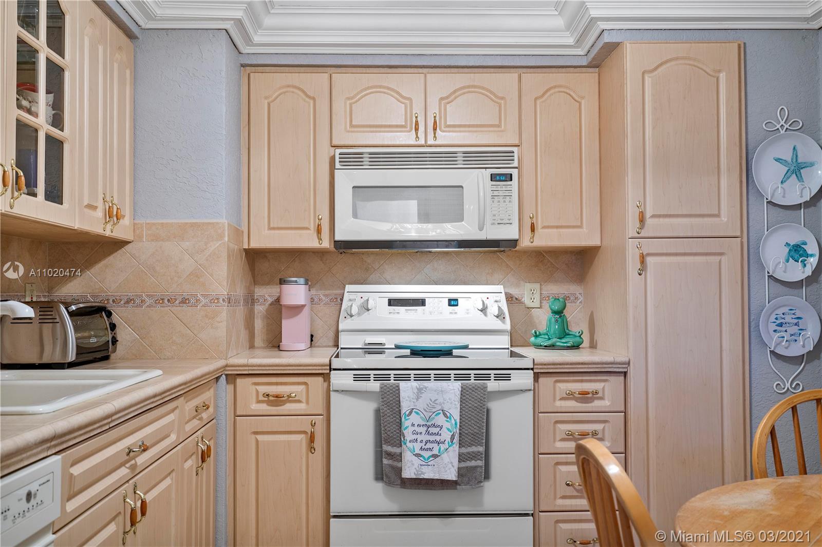 9225 Collins Avenue, Unit 411 Surfside, FL 33154 - Photo 12 of 36