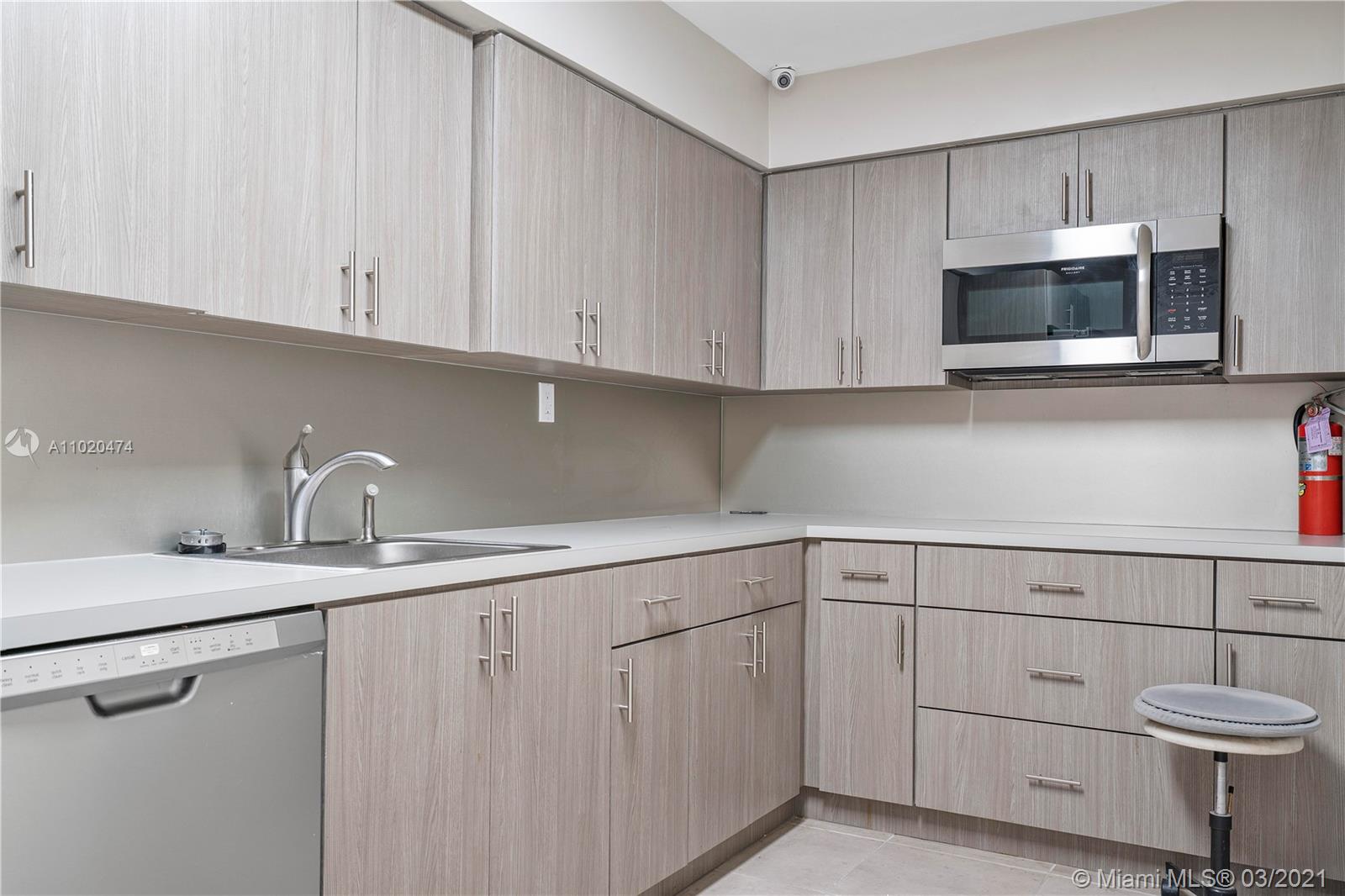 9225 Collins Avenue, Unit 411 Surfside, FL 33154 - Photo 28 of 36