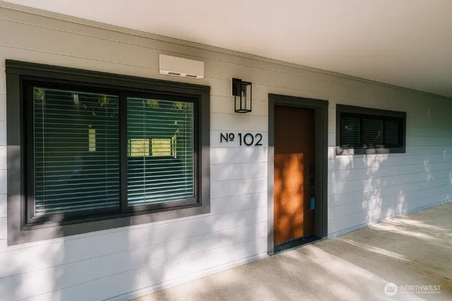 a view of entryway door of the house