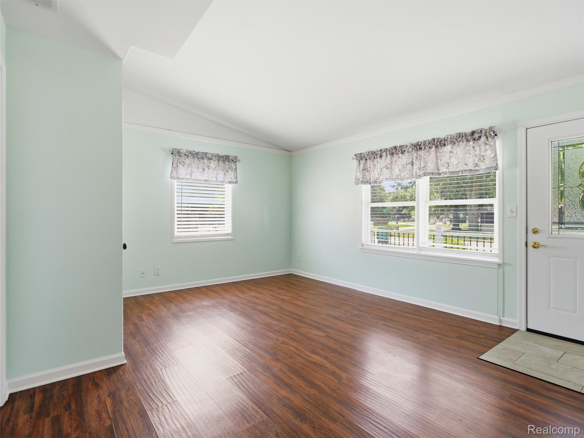 6271 Stephen Brighton, MI 48116 - Photo 7 of 28 30-DSC02232.jpg