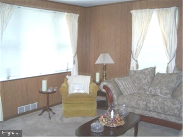 2229 Avon Road Ardmore, PA 19003 - Photo 4 of 21 Living Room