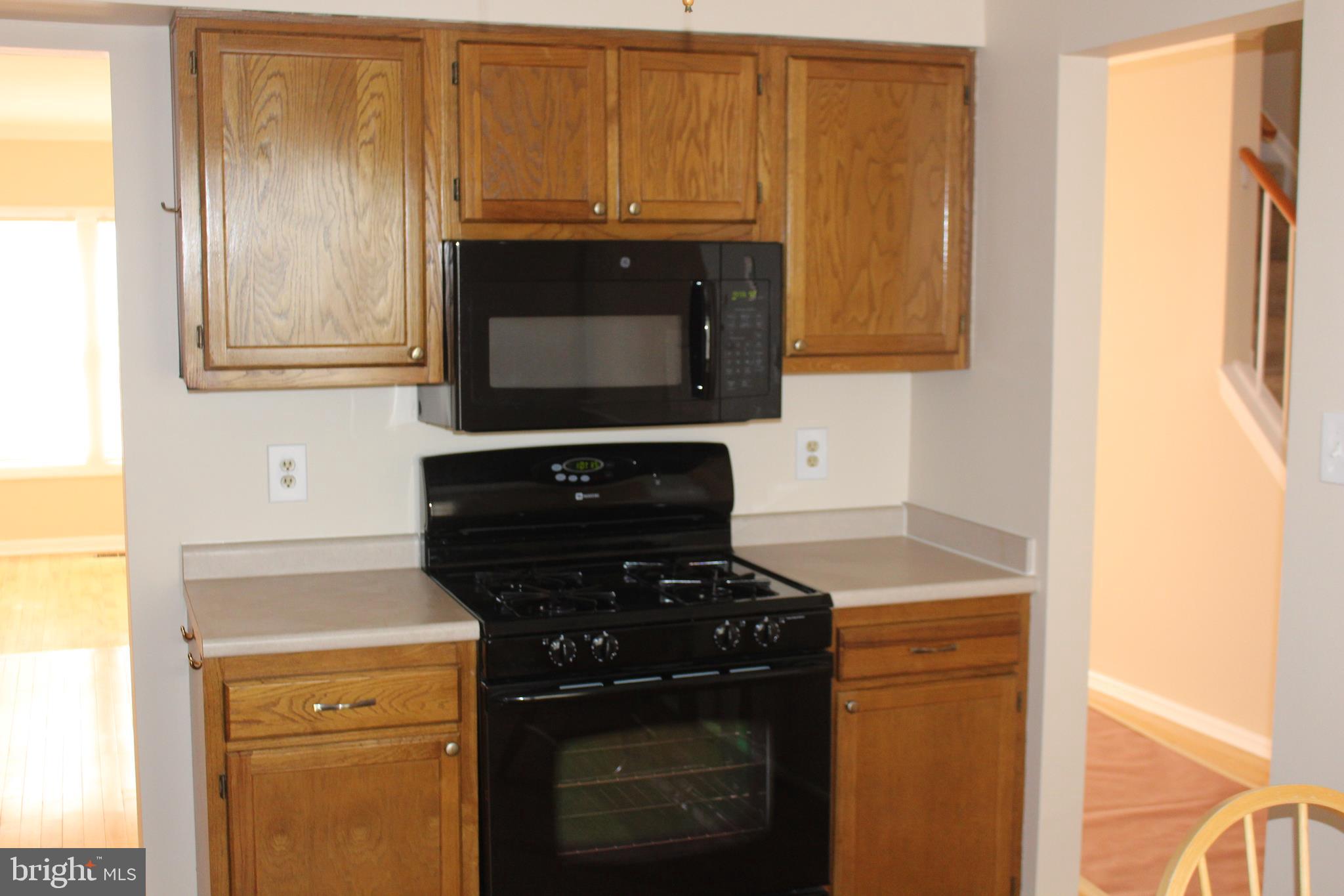 611 Suffield Drive Gaithersburg, MD 20878 - Photo 3 of 35