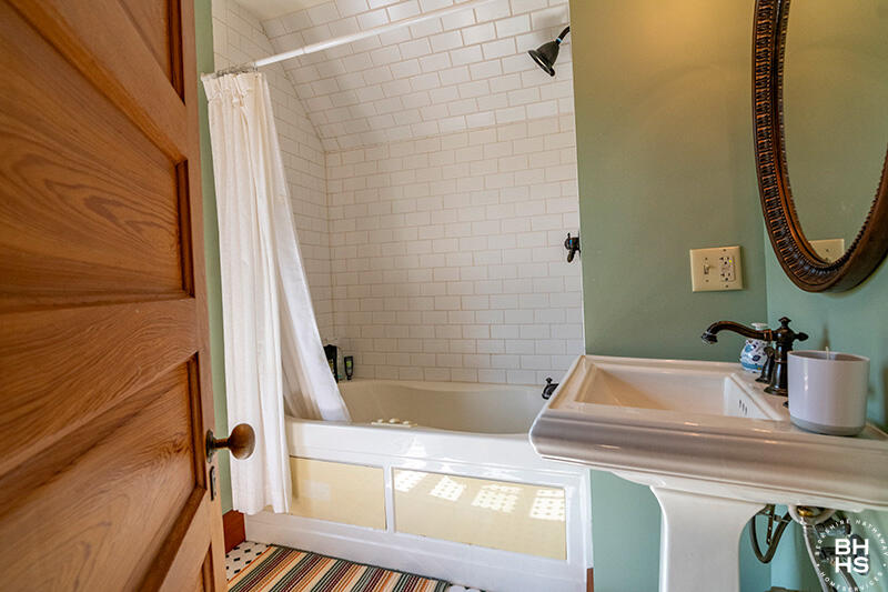56 Albee Road Essex, NY 12936 - Photo 32 of 57 SheldonFarmOnLakeChamplain_Bathroom3