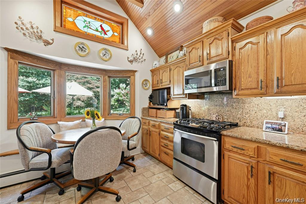 2064 North Country Road Wading River, NY 11792 - Photo 16 of 38 Gallery Image 16