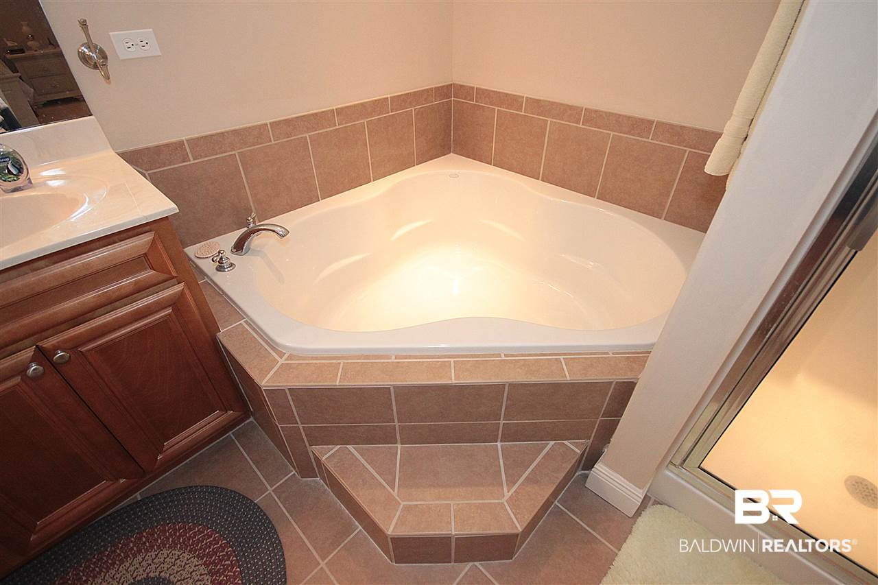 16945 Prado Loop Loxley, AL 36551 - Photo 28 of 31 Master Tub