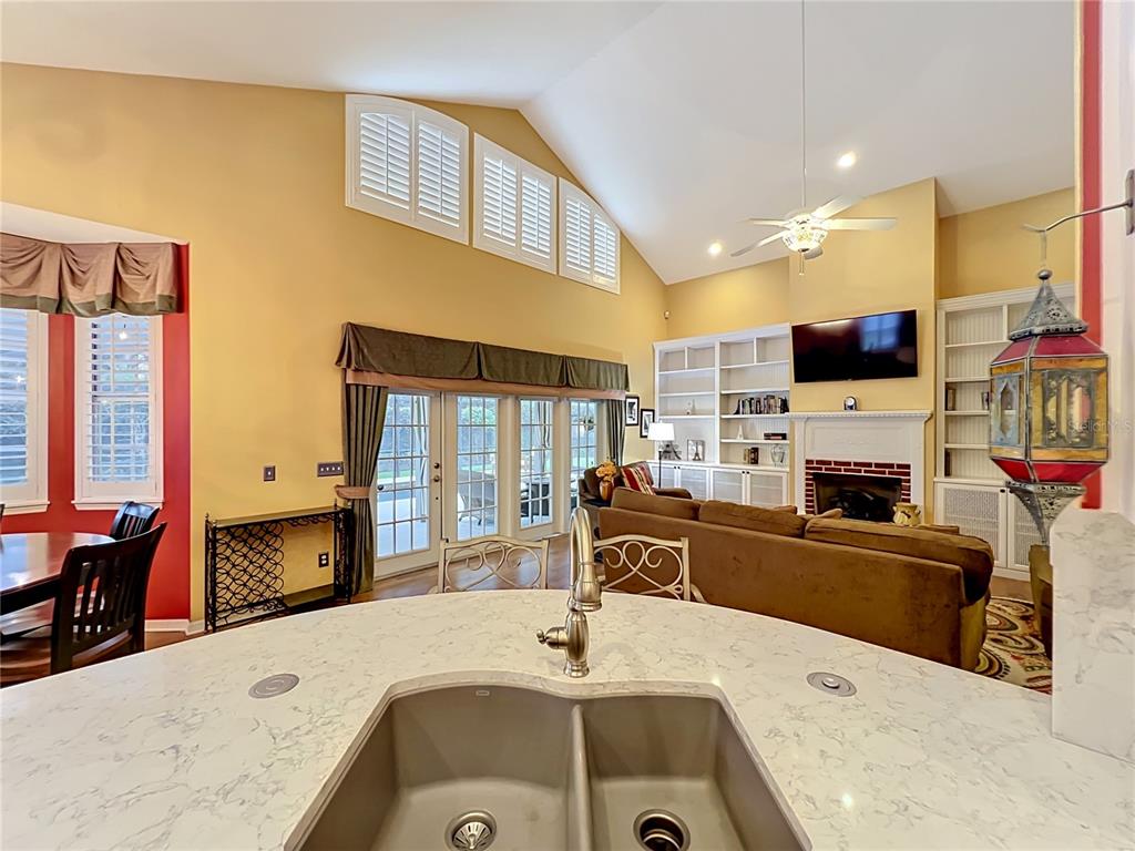2433 Stoneview Road Orlando, FL 32806 - Photo 17 of 79