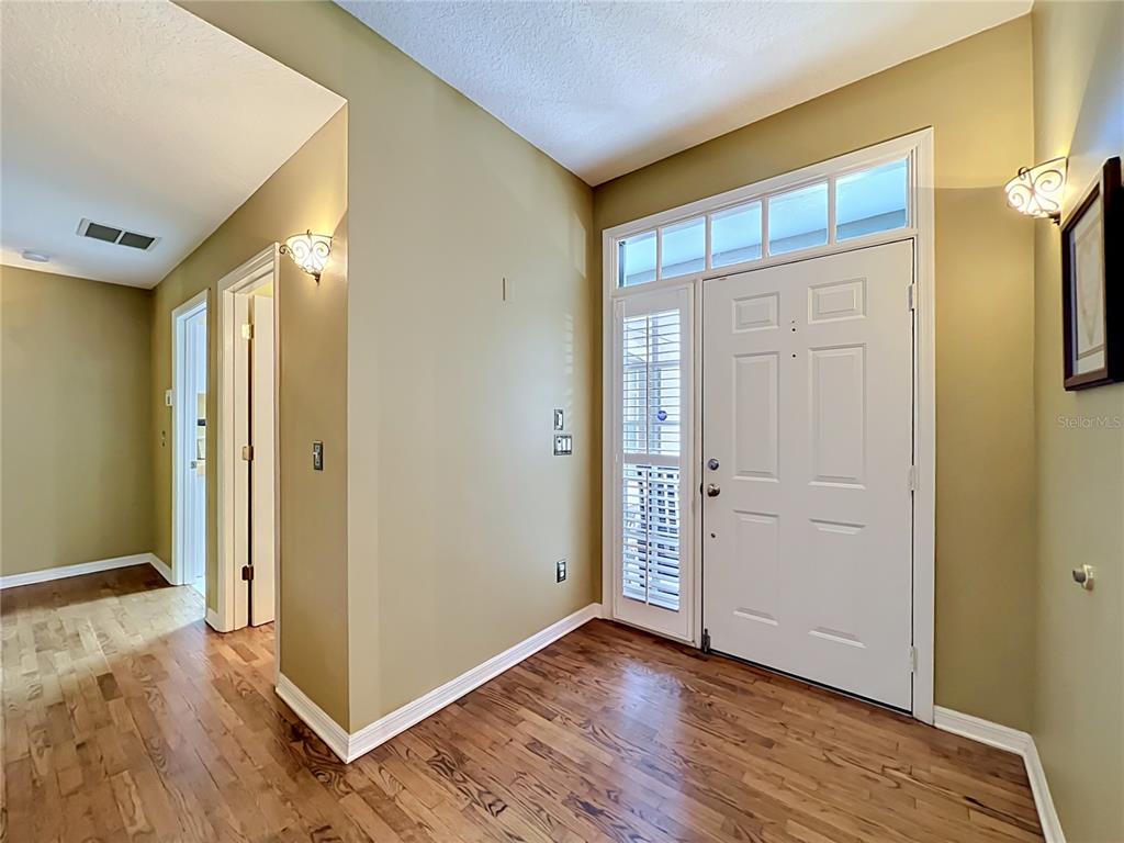 2433 Stoneview Road Orlando, FL 32806 - Photo 4 of 79