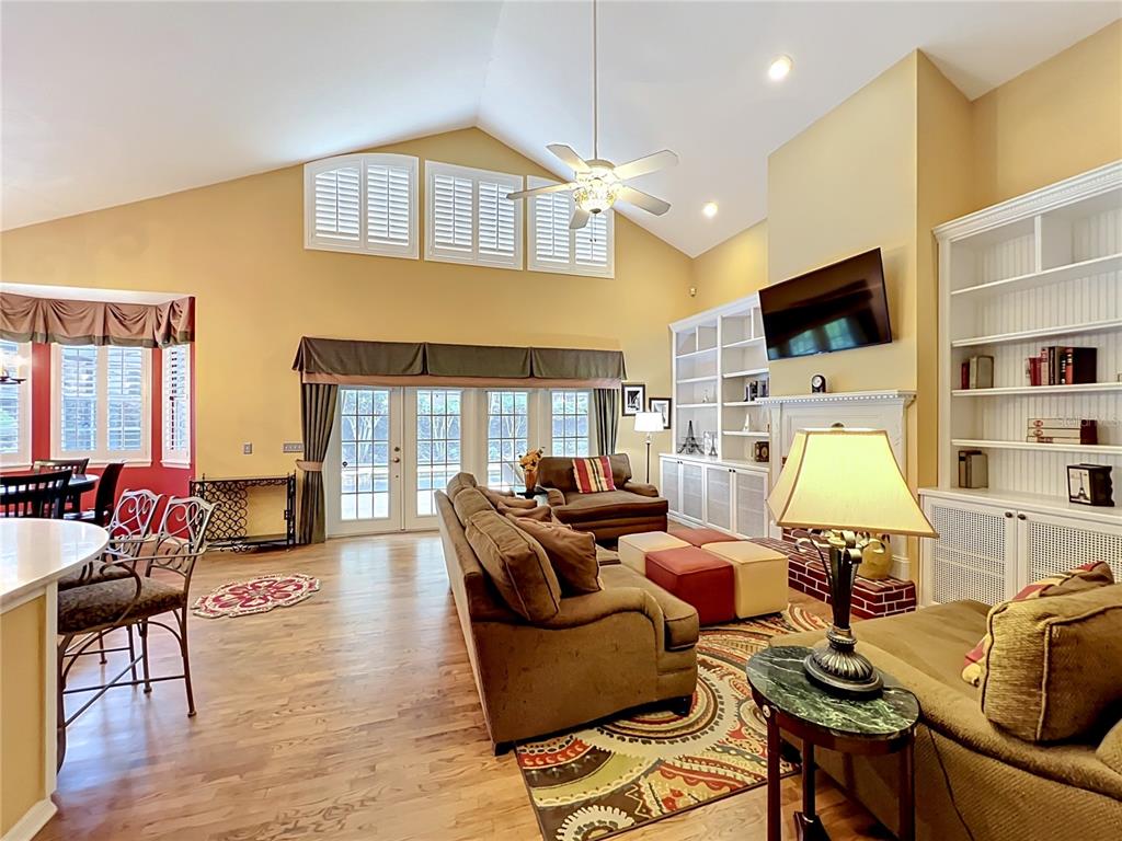 2433 Stoneview Road Orlando, FL 32806 - Photo 9 of 79