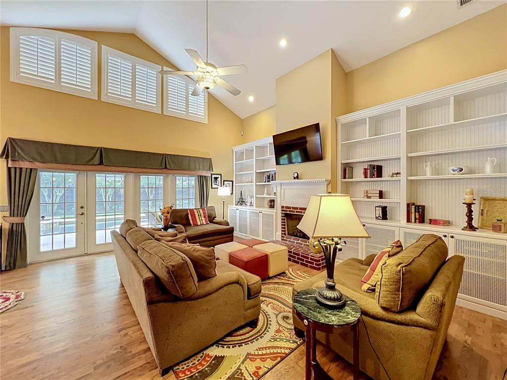 2433 Stoneview Road Orlando, FL 32806 - Photo 10 of 79