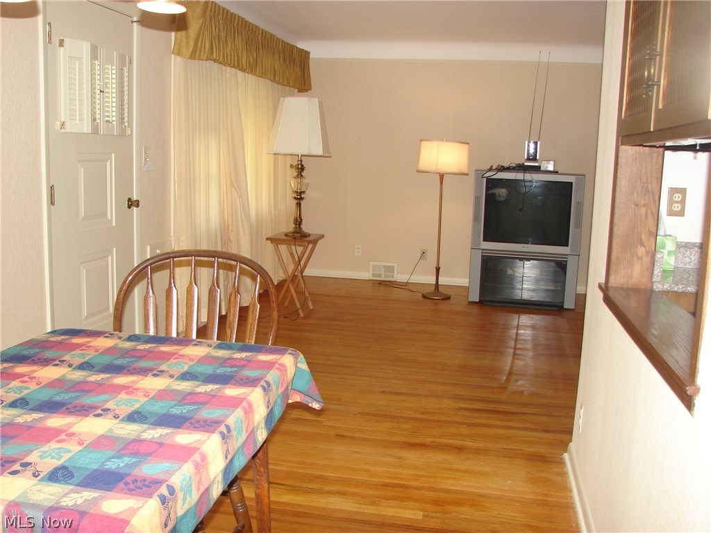 1581 Lander Road Cleveland, OH 44124 - Photo 9 of 25