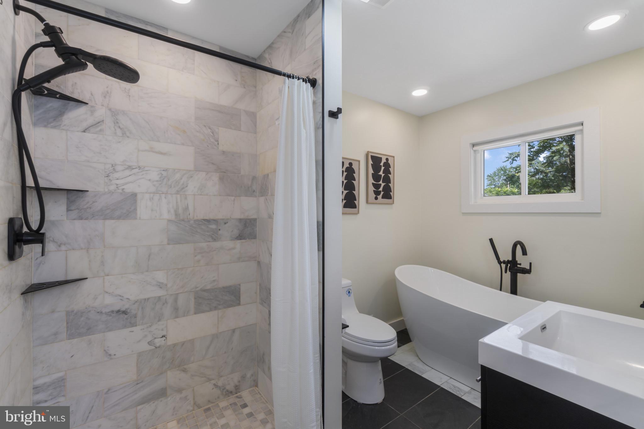 8293 Shilling Road Pasadena, MD 21122 - Photo 11 of 37 Den includes a full bath