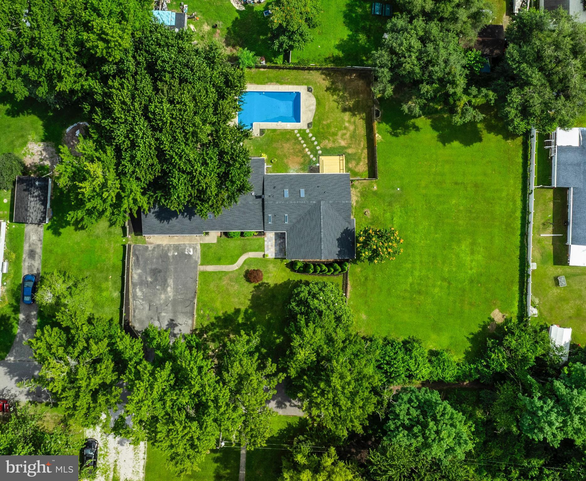 8293 Shilling Road Pasadena, MD 21122 - Photo 29 of 37 Large green yard to right of house is included!!!!