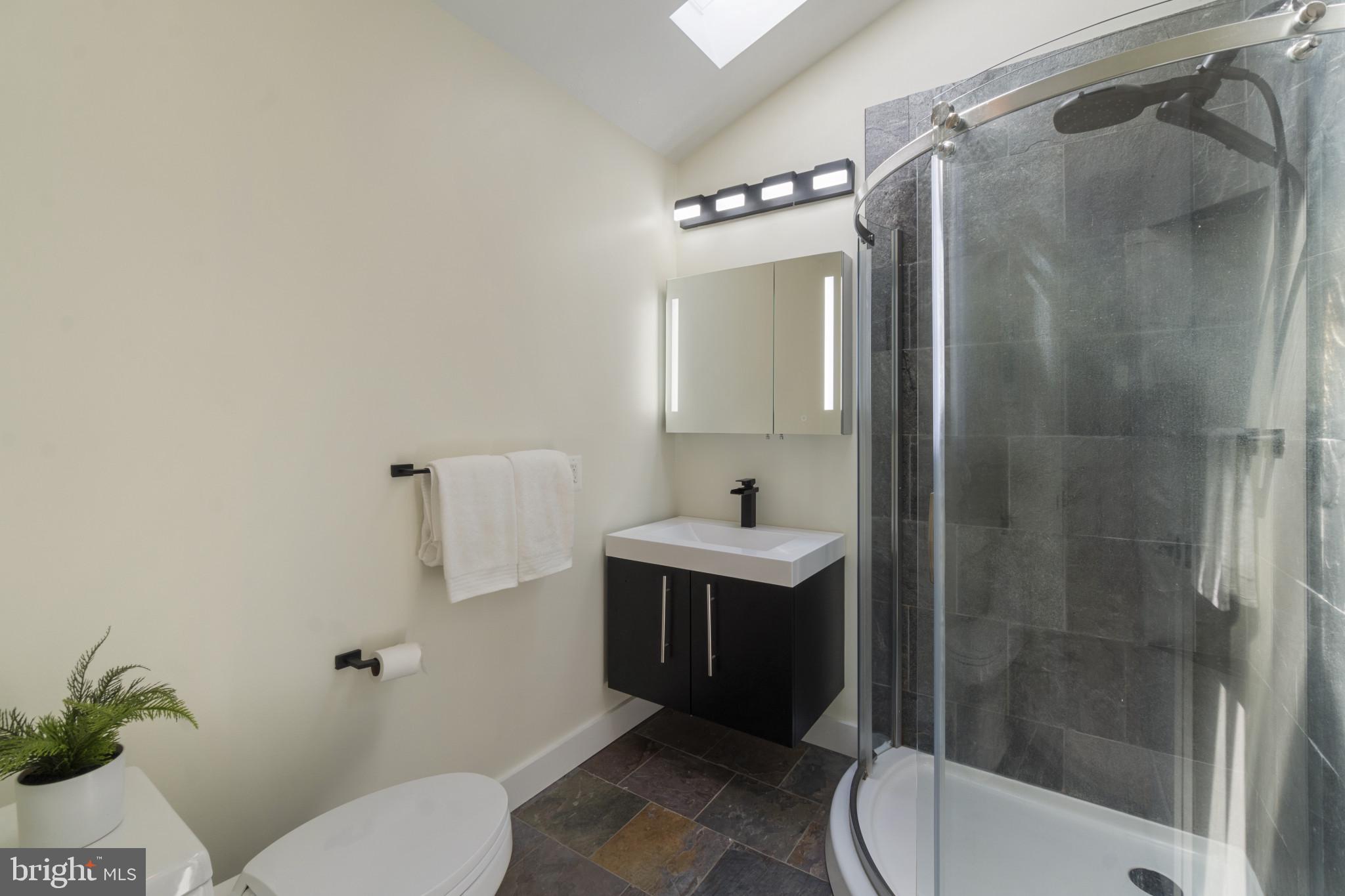 8293 Shilling Road Pasadena, MD 21122 - Photo 8 of 37 Full Bath off the Living Rm