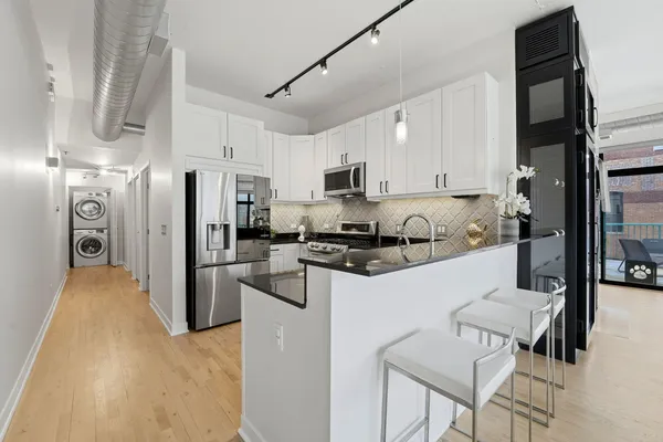 $4,500 | 910 West Madison Street, Unit 808, Chicago, IL 60607