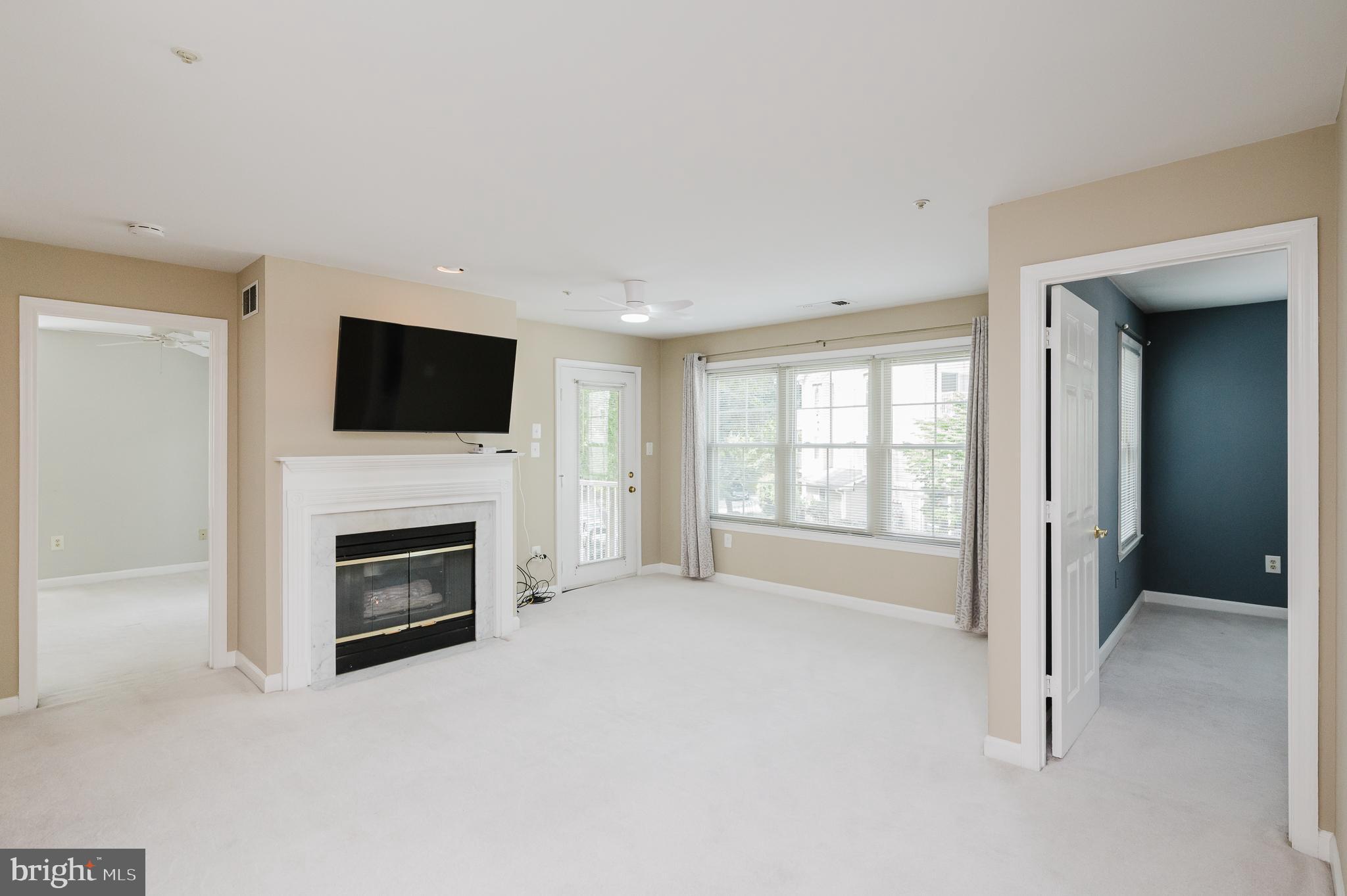 6830 H Hayley Ridge Way, Unit H Baltimore, MD 21209 - Photo 5 of 43 Entering gives you an immediate welcome ...