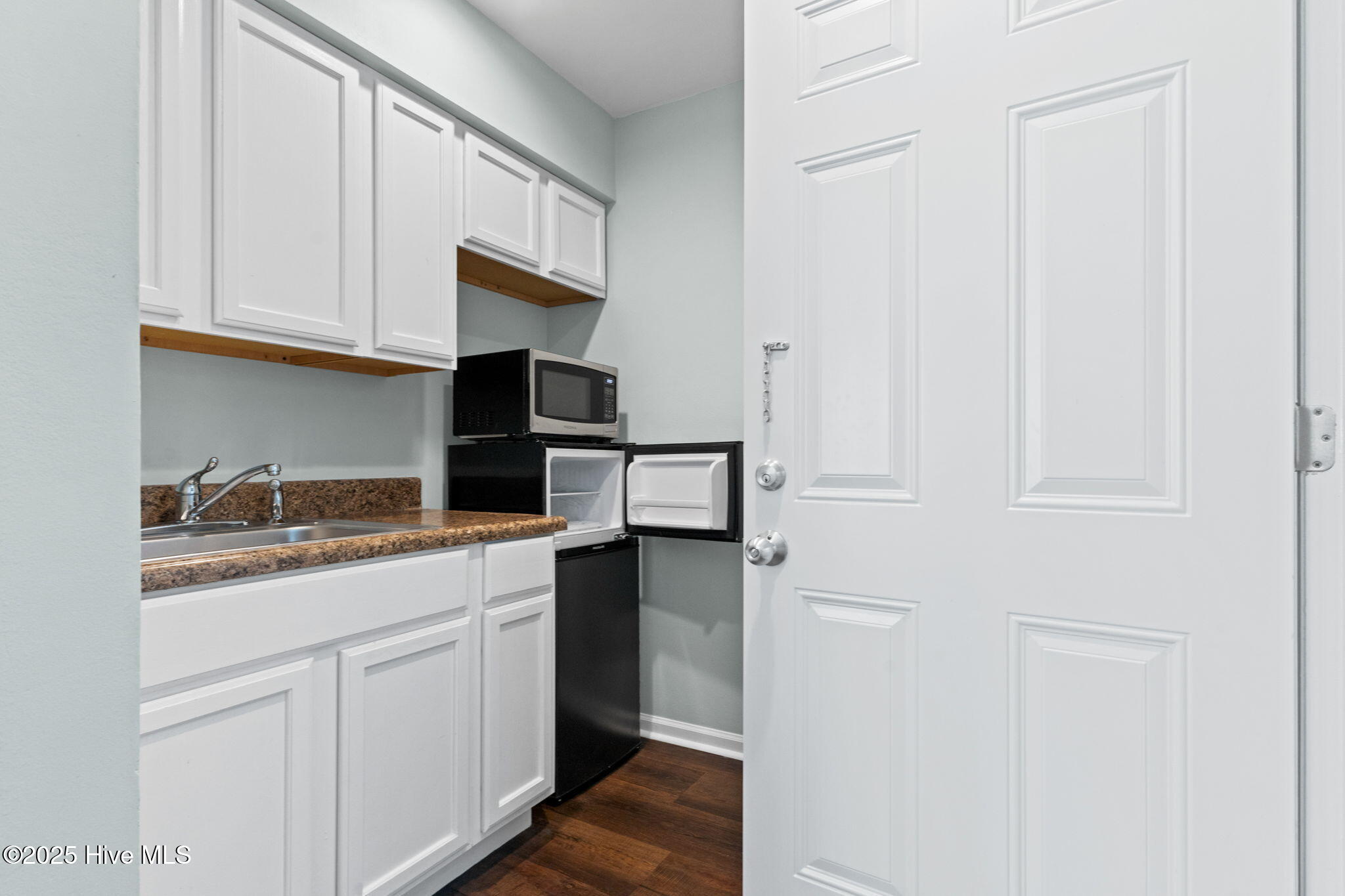 213 Clubhouse Road, Unit 105 Sunset Beach, NC 28468 - Photo 23 of 36 lockout kitchenette