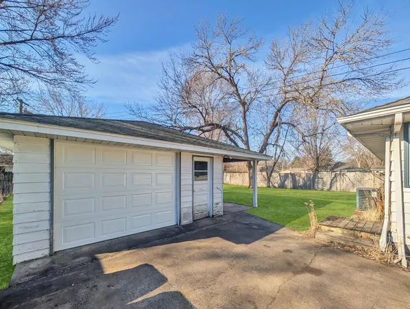$250,000 | 2940 115th Avenue Northwest, Coon Rapids, MN 55433
