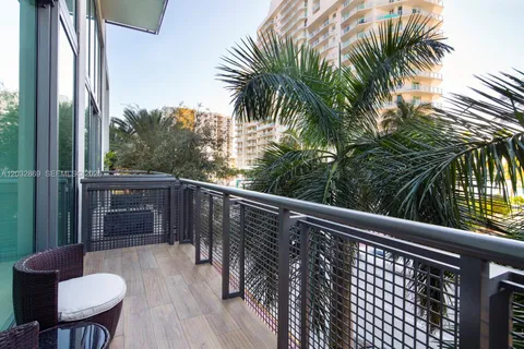 $5,490 | 6000 Collins Avenue, Unit 346, Miami Beach, FL 33140