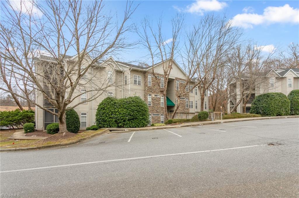 3001 Greystone Point, Unit J Greensboro, NC 27410 - Photo 3 of 23