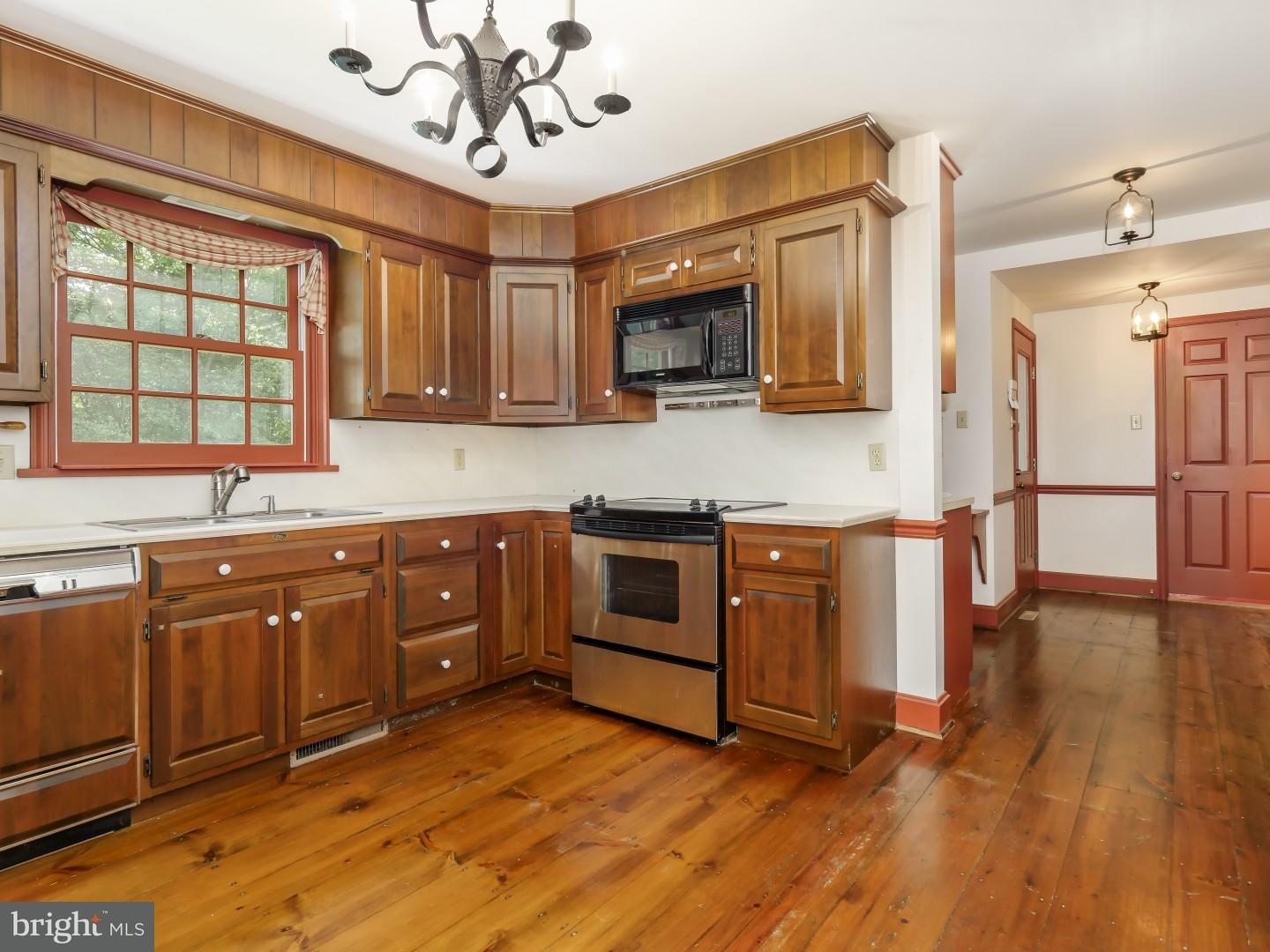 801 Scholl Road Pottstown, PA 19465 - Photo 5 of 15 Gallery Image 5