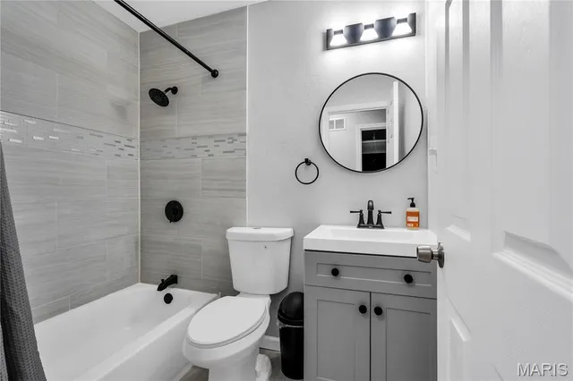 $214,900 | 12178 El Camara Drive, Florissant, MO 63033