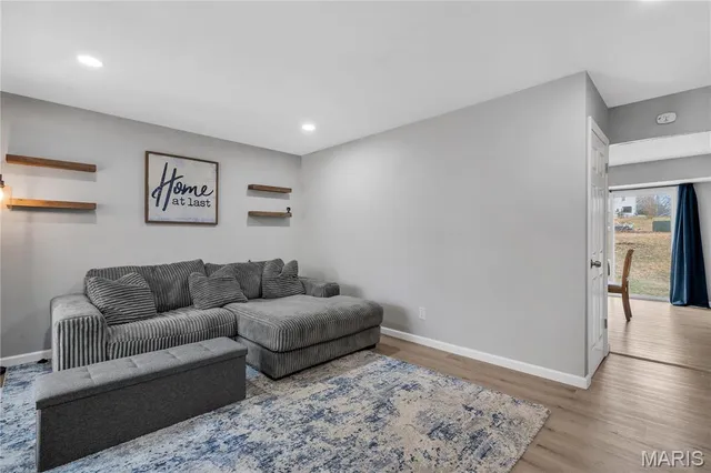 $214,900 | 12178 El Camara Drive, Florissant, MO 63033