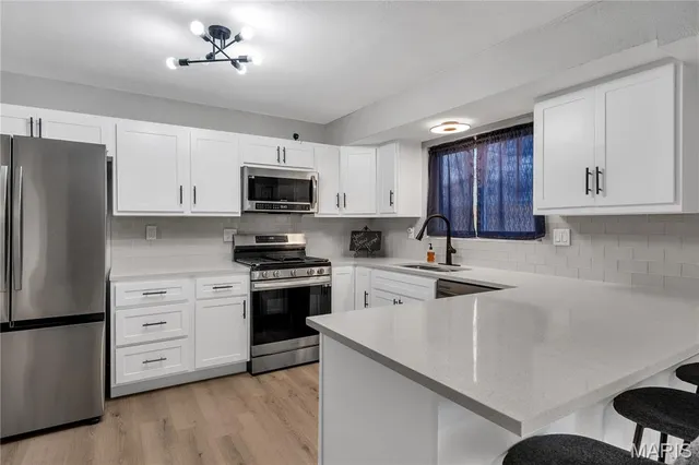 $214,900 | 12178 El Camara Drive, Florissant, MO 63033