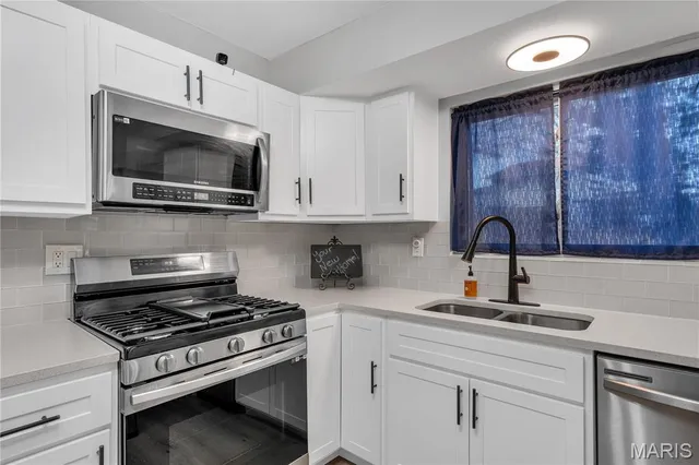 $214,900 | 12178 El Camara Drive, Florissant, MO 63033