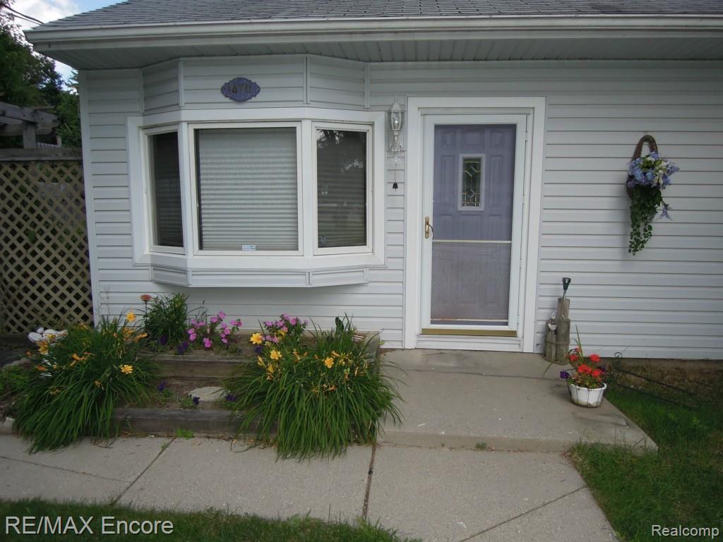 1470 Merry Road Waterford, MI 48328 - Photo 51 of 63 DSCN9002.jpg