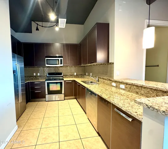 $2,299 | 1 East Lexington Avenue, Unit 411, Phoenix, AZ 85012