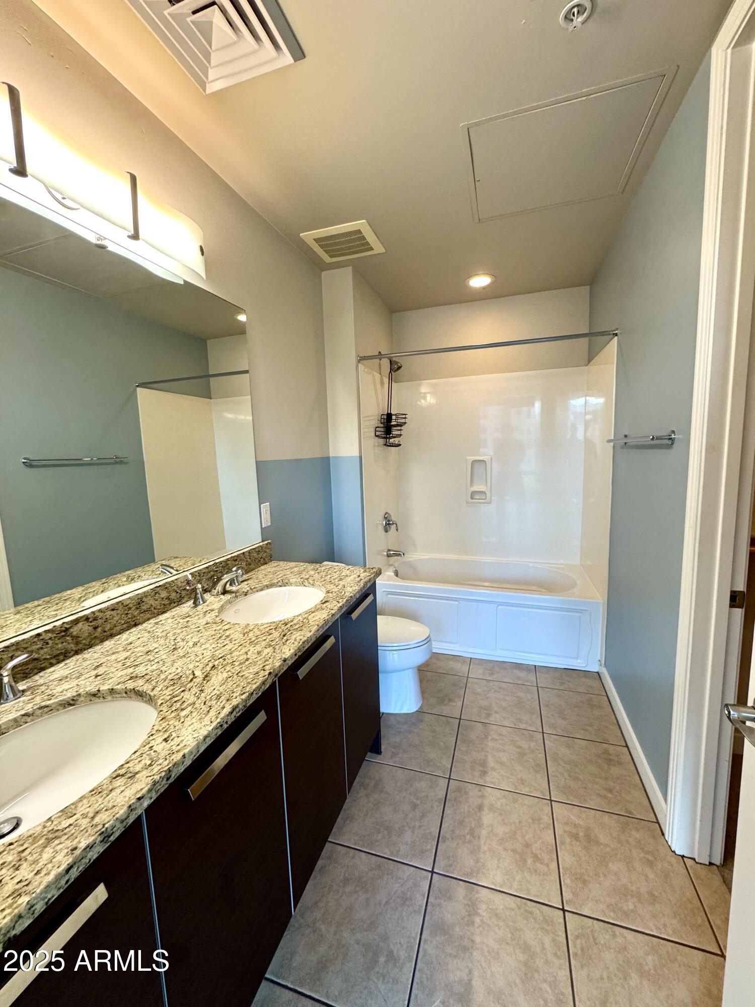 1 East Lexington Avenue, Unit 411 Phoenix, AZ 85012 - Photo 6 of 35 IMG_1291