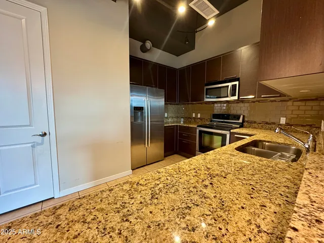 $2,299 | 1 East Lexington Avenue, Unit 411, Phoenix, AZ 85012