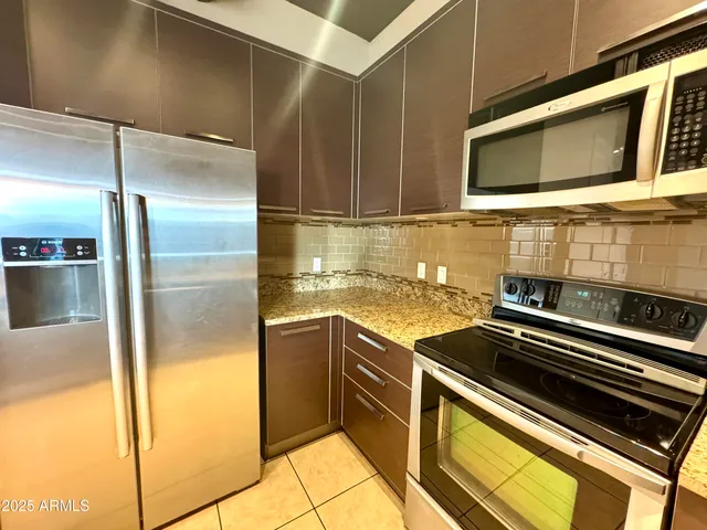 $2,299 | 1 East Lexington Avenue, Unit 411, Phoenix, AZ 85012