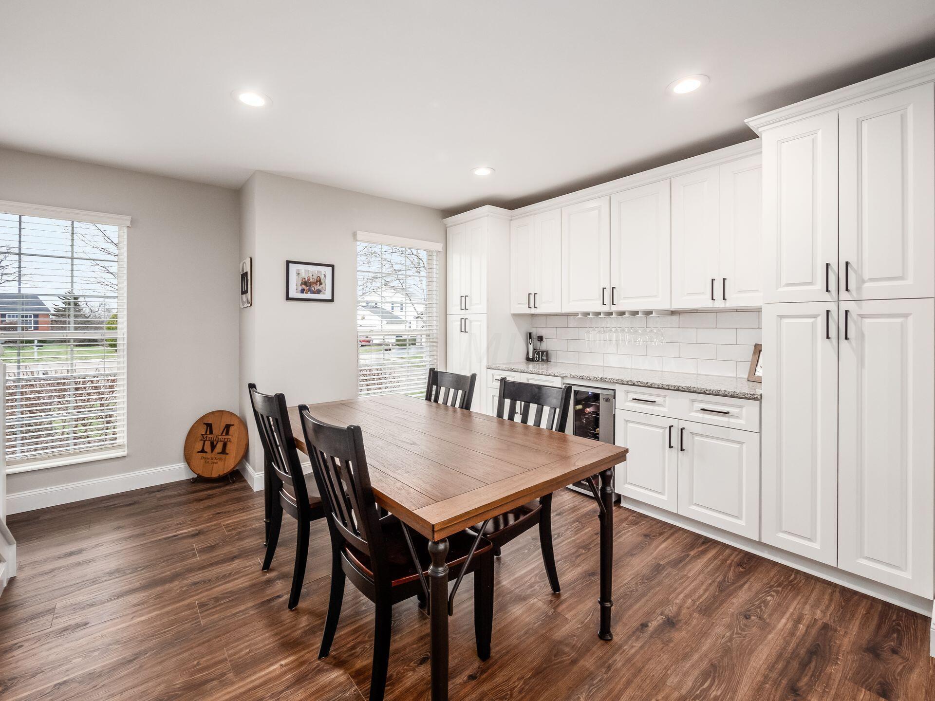 2476 Limestone Way Columbus, OH 43228 - Photo 7 of 52 Dining Area