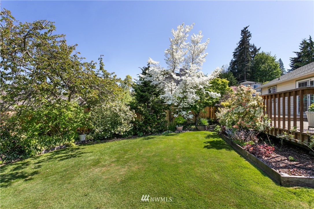 2003 237th Street Southeast Bothell, WA 98021 - Photo 23 of 25 a view of a garden