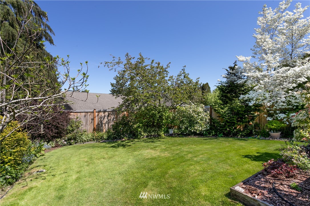2003 237th Street Southeast Bothell, WA 98021 - Photo 24 of 25 a view of a backyard