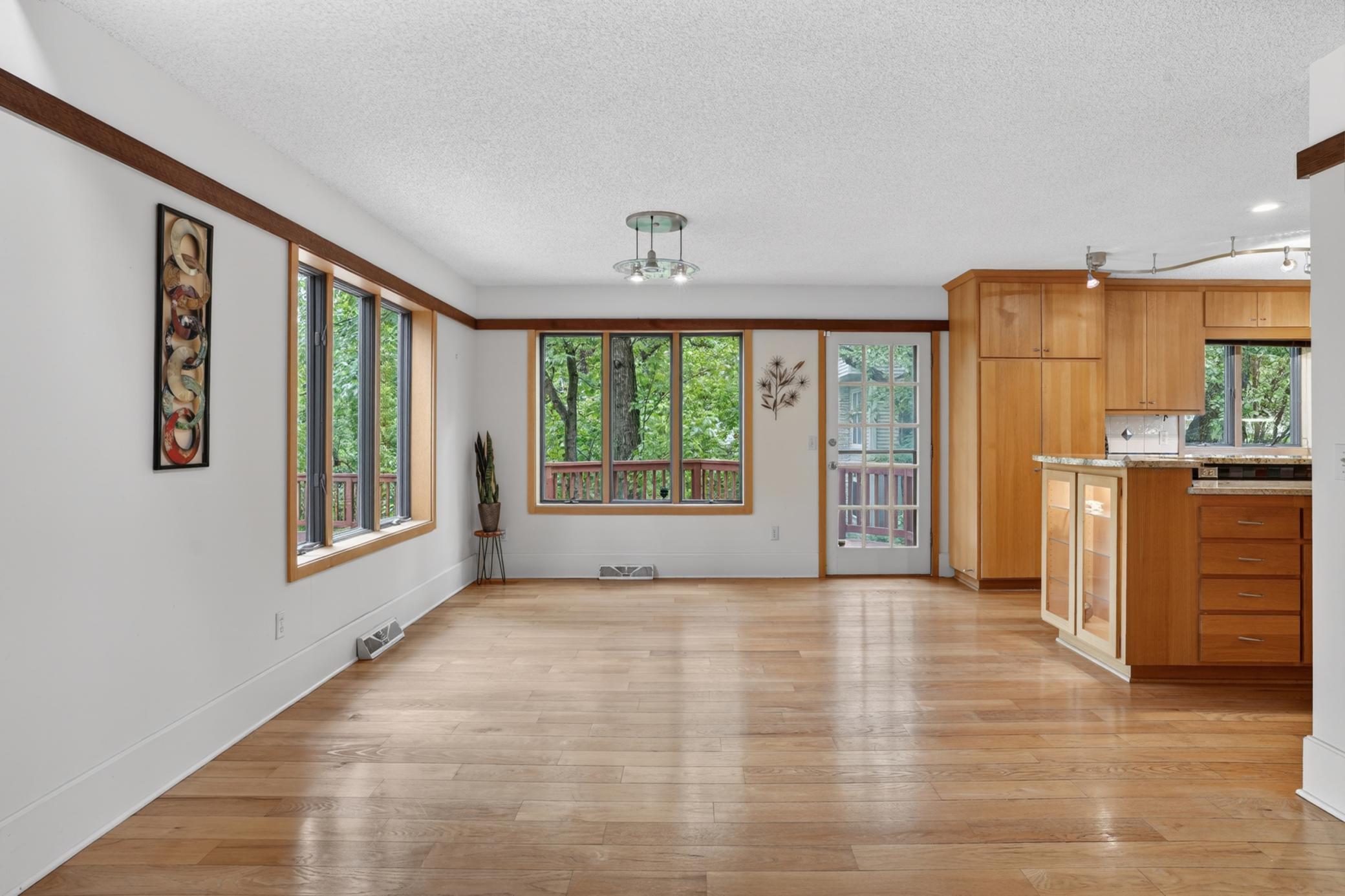 8655 Hunters Way Apple Valley, MN 55124 - Photo 6 of 34