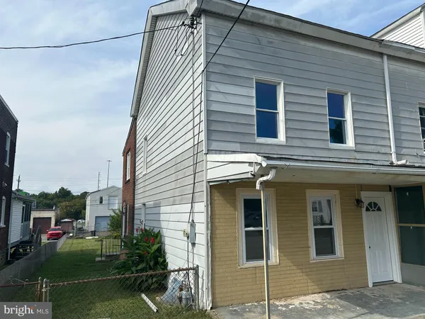 $1,940 | 1312 East 13th Street, Eddystone, PA 19022
