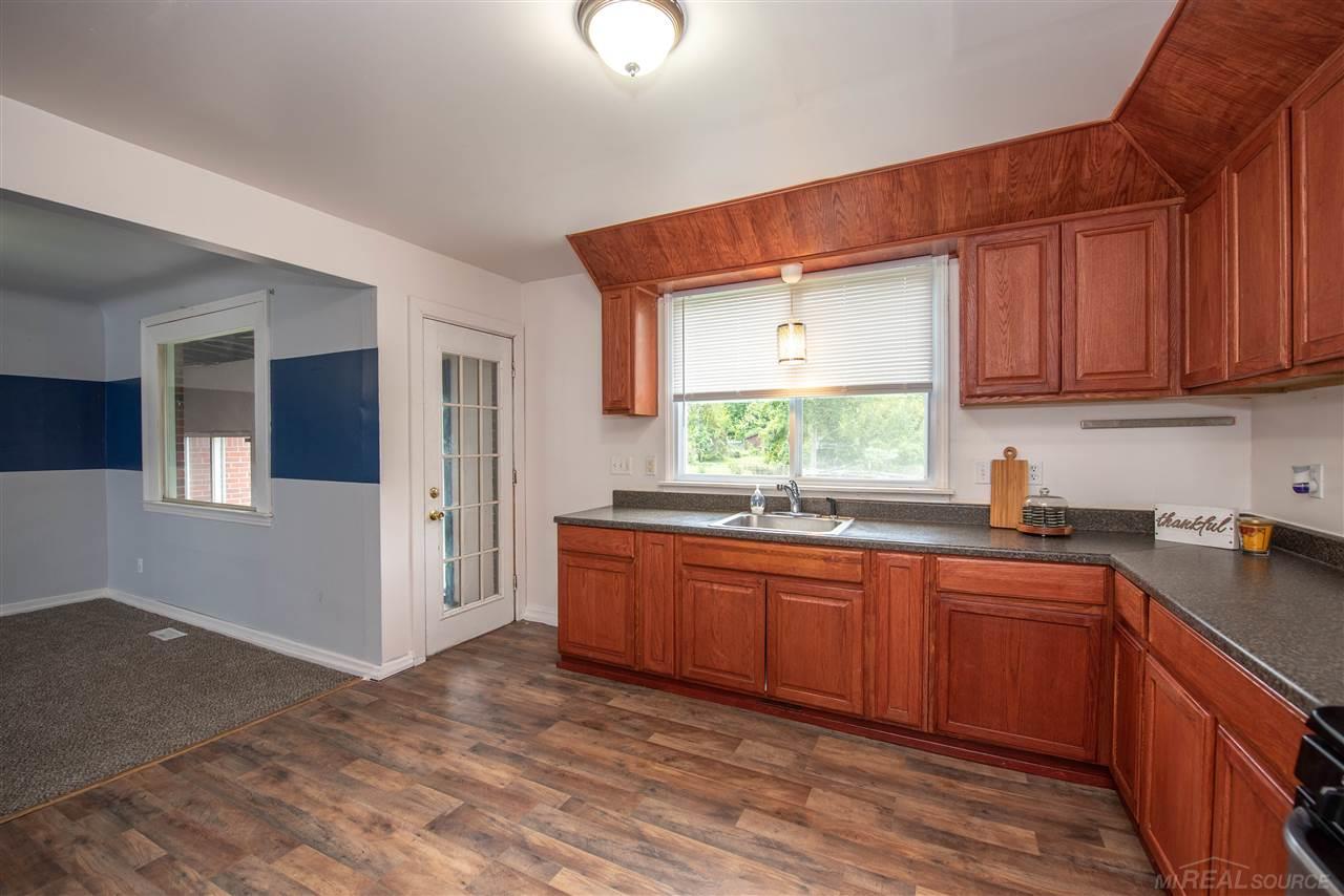 21175 Behrendt Avenue Warren, MI 48091 - Photo 13 of 37