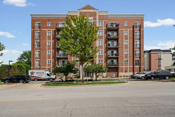 $299,900 | 405 South Creekside Drive, Unit 404, Palatine, IL 60074
