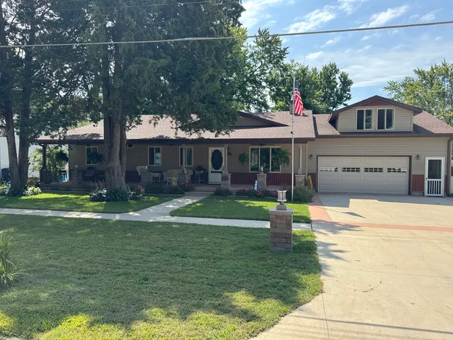 $300,000 | 227 West Provost Street, Amboy, IL 61310