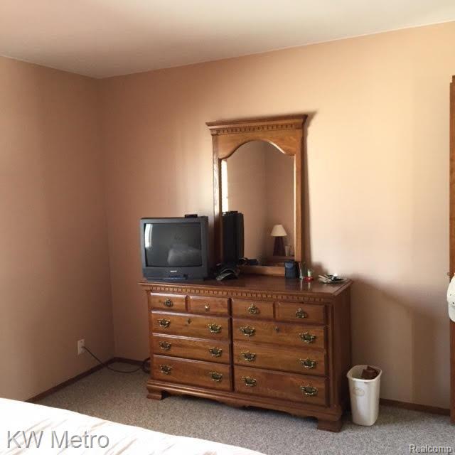 3928 Mapleleaf Road Waterford, MI 48328 - Photo 13 of 21 MasterBed.jpg