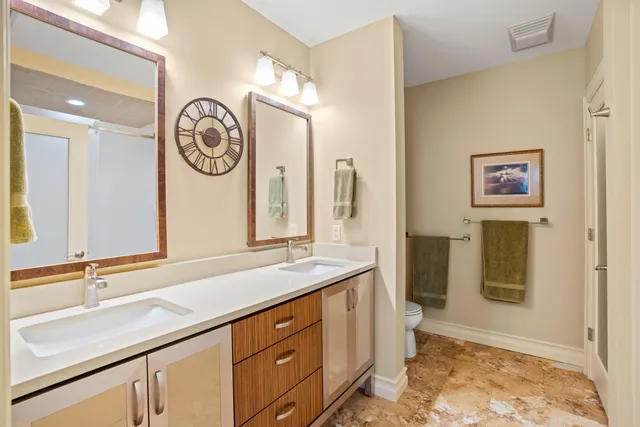 $575,000 | 1522 North Prospect Avenue, Unit 204, Milwaukee, WI 53202