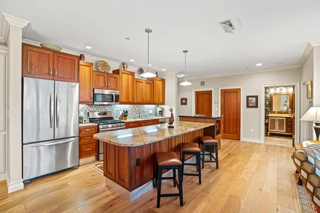 $575,000 | 1522 North Prospect Avenue, Unit 204, Milwaukee, WI 53202