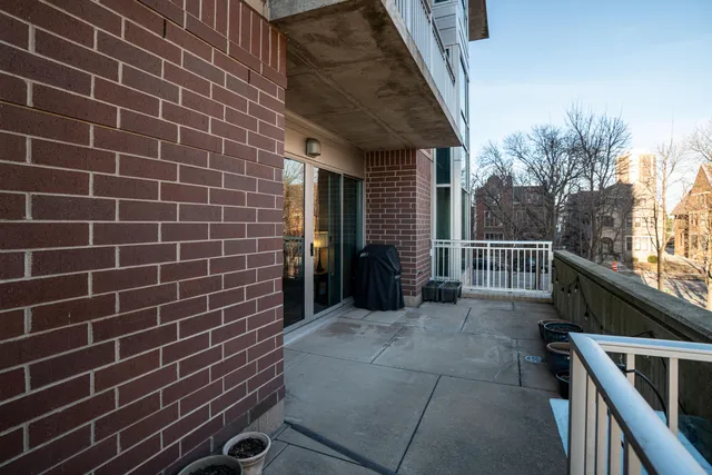 $575,000 | 1522 North Prospect Avenue, Unit 204, Milwaukee, WI 53202