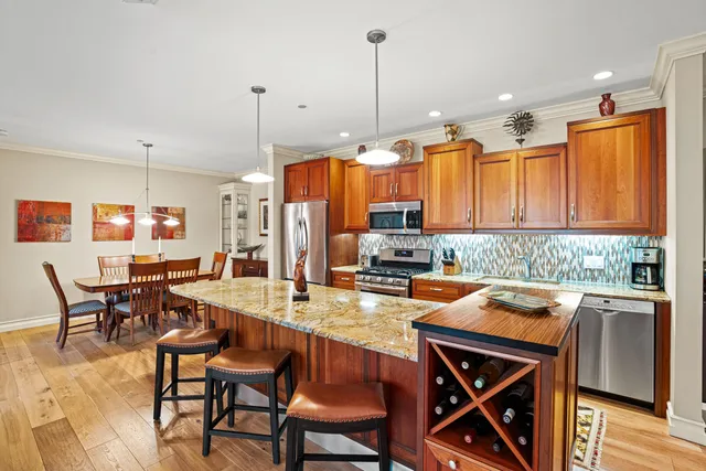 $575,000 | 1522 North Prospect Avenue, Unit 204, Milwaukee, WI 53202